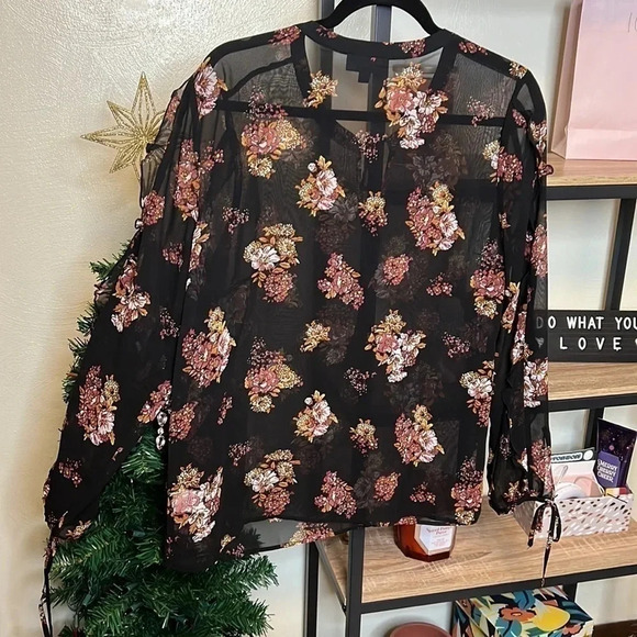 MODCLOTH Pleased to Meet You Sheer Floral Black Blouse Size L - Picture 5 of 9